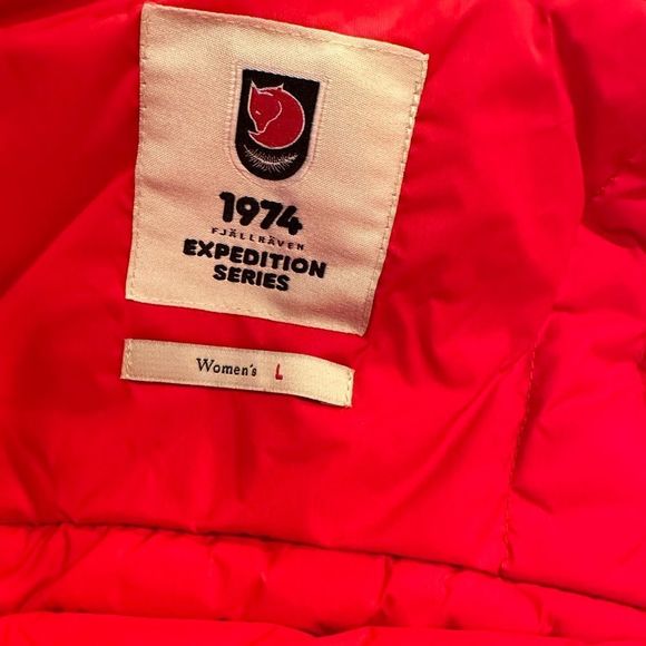 NWT never worn Fjall Raven expedition down women’s L red coat - Picture 9 of 16